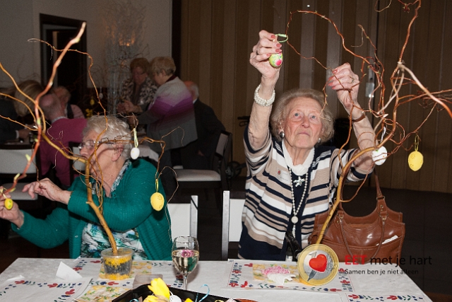 20150322 frans versteden fotografie - tilburginbeeld FRVE0753.jpg - eet met je hart lunch en creatieve workshop paastakken maken